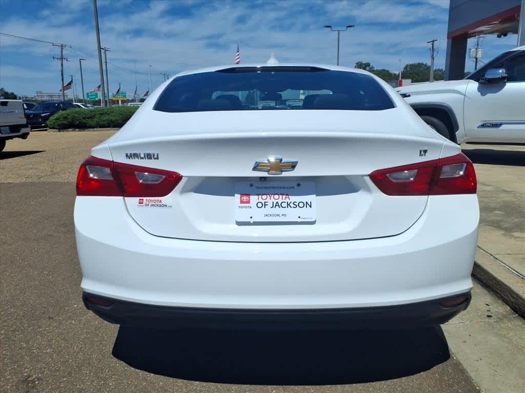 Thumbnail: 2018 Chevrolet Malibu - 6