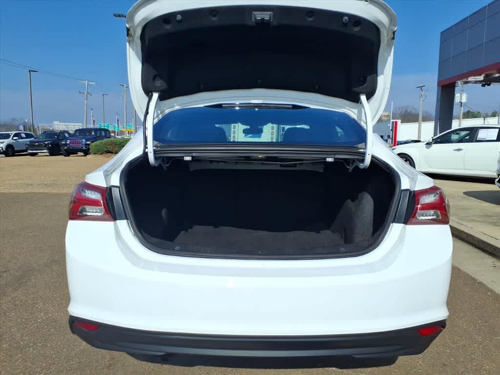 Thumbnail: 2020 Chevrolet Malibu - 8