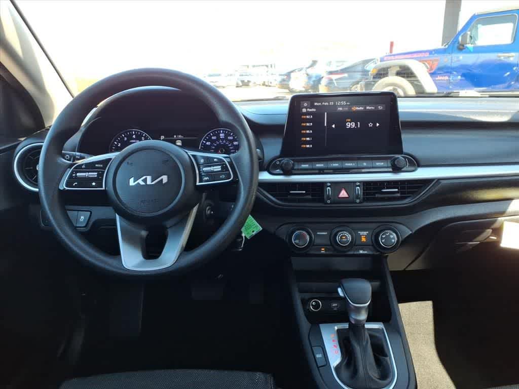 Thumbnail: 2023 Kia Forte - 9