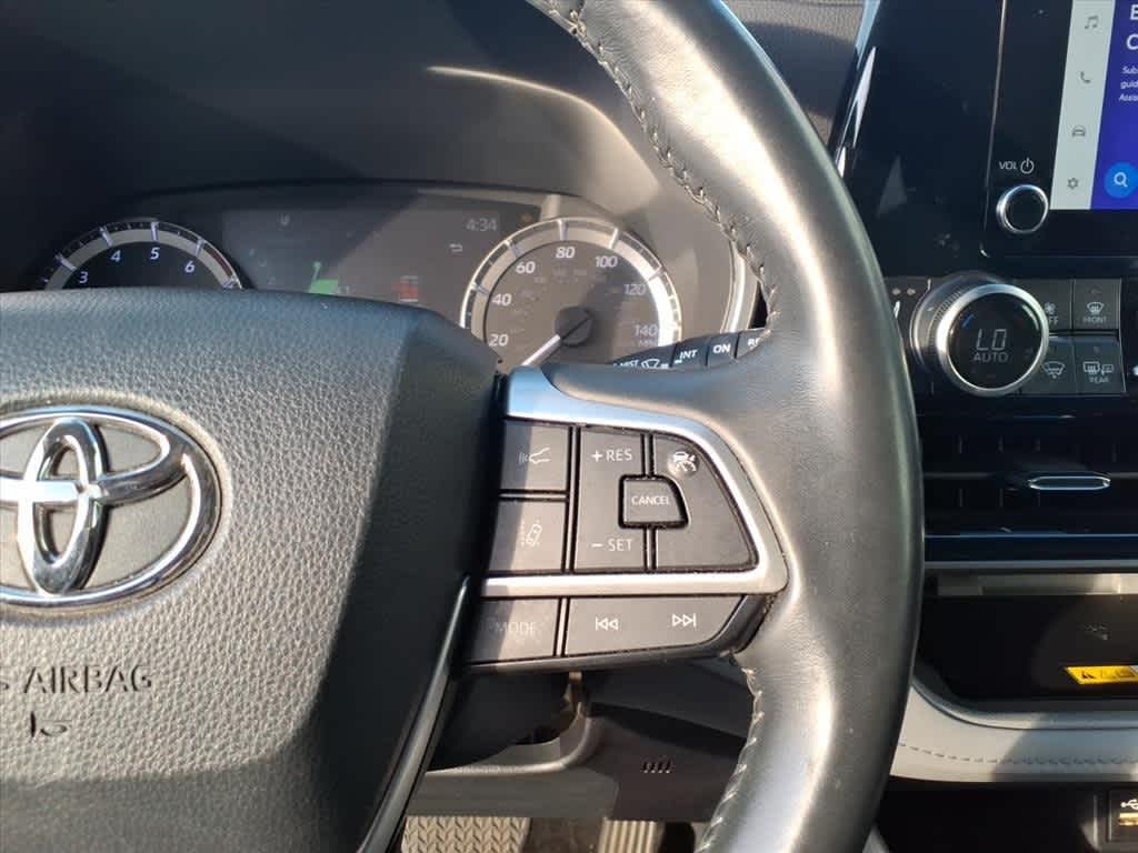 Thumbnail: 2023 Toyota Highlander - 16