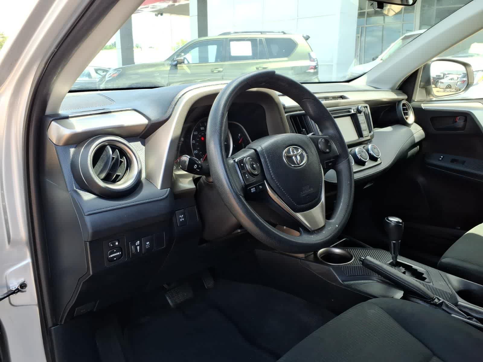 Thumbnail: 2015 Toyota RAV4 - 10