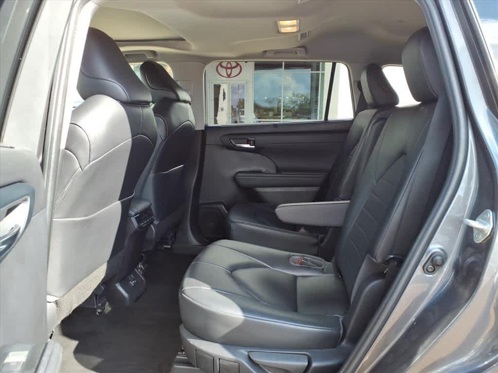 Thumbnail: 2023 Toyota Highlander - 28