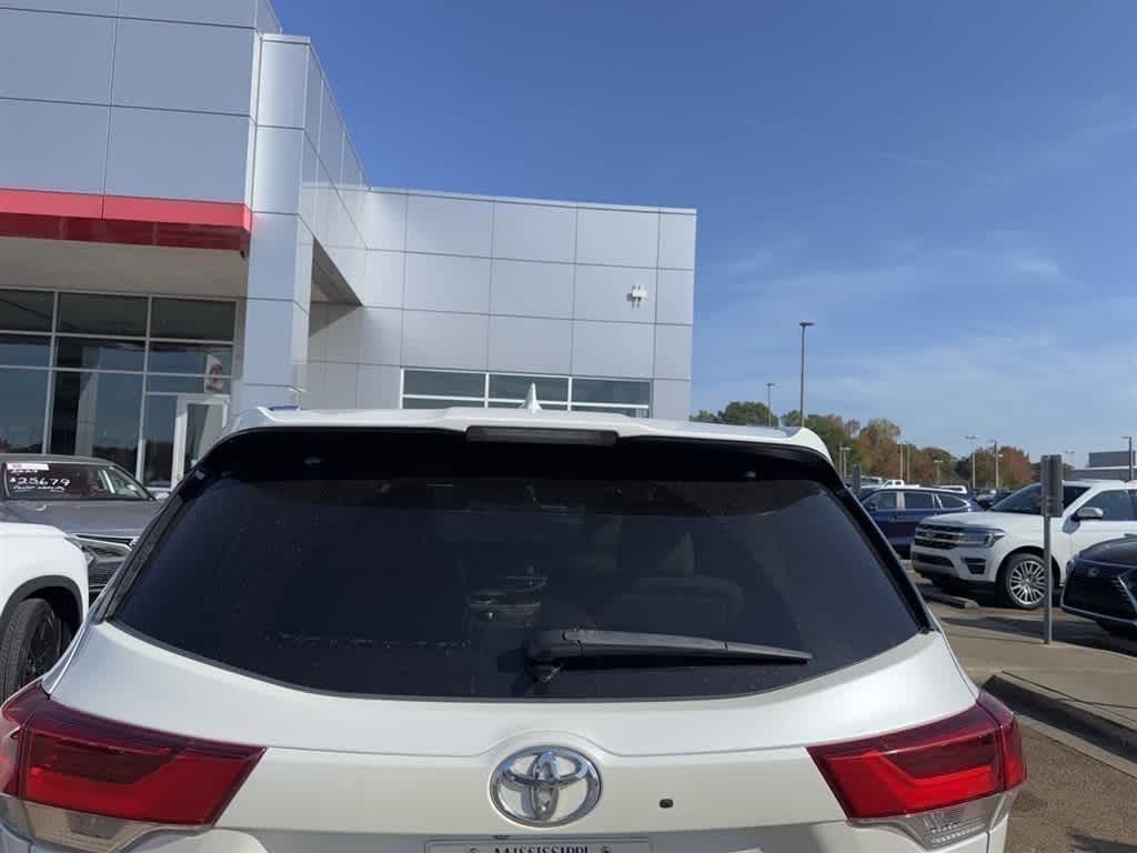 Thumbnail: 2018 Toyota Highlander - 5