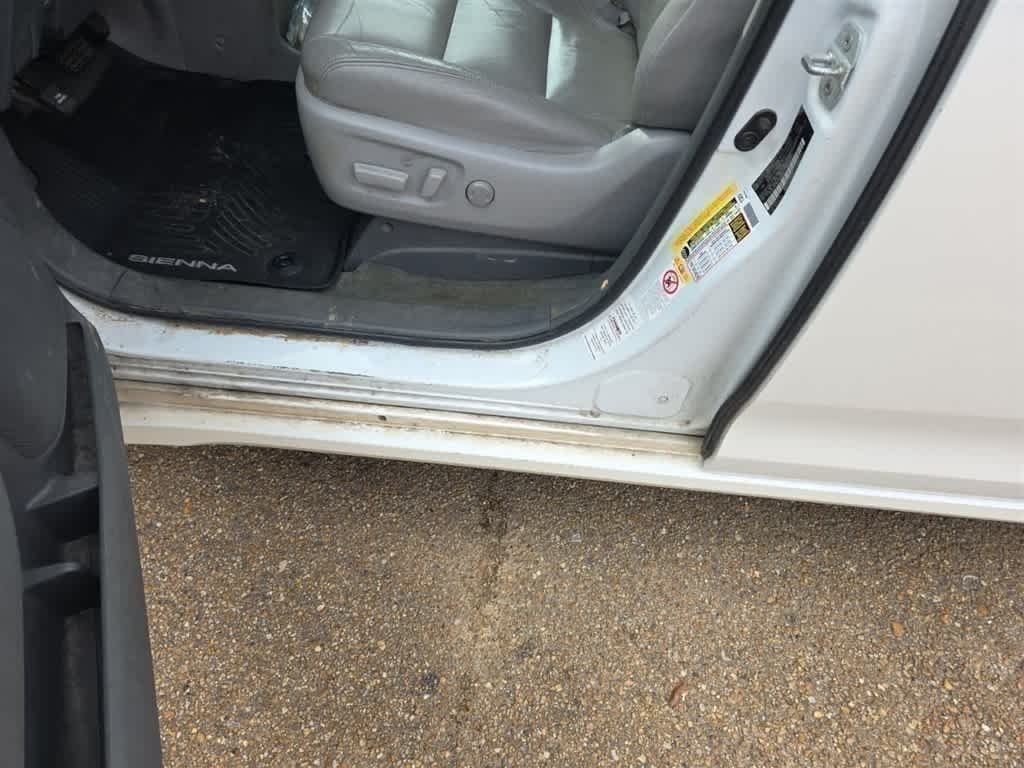Thumbnail: 2019 Toyota Sienna - 9
