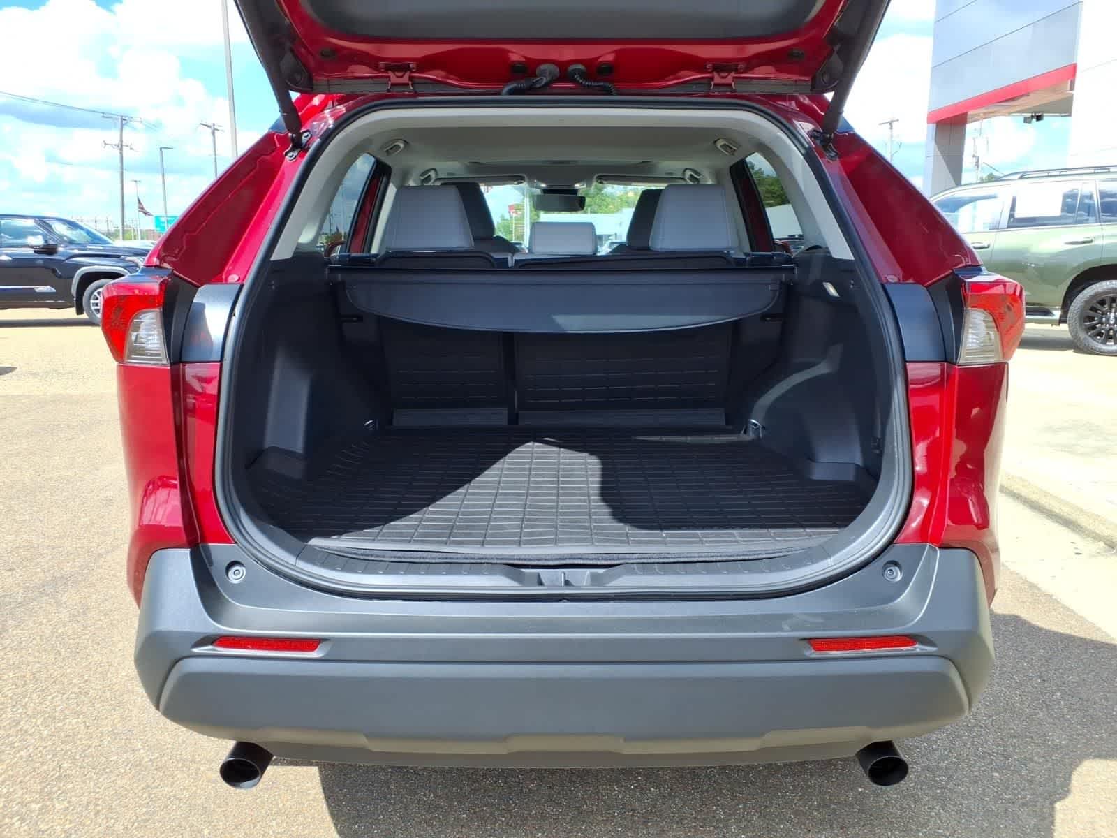 Thumbnail: 2025 Toyota RAV4 - 8