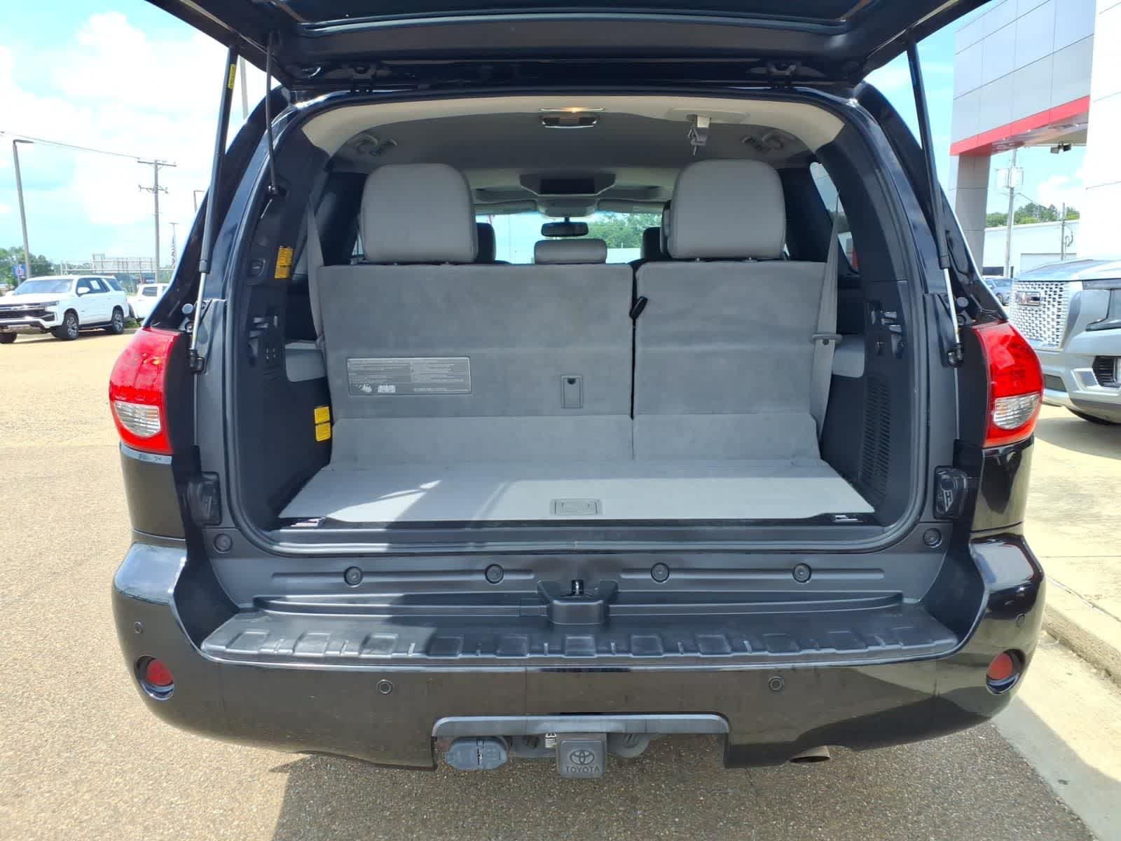 Thumbnail: 2014 Toyota Sequoia - 7