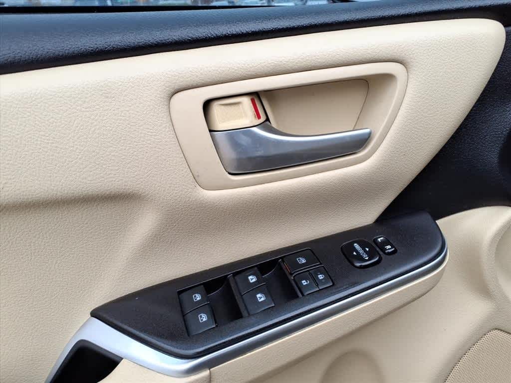 Thumbnail: 2015 Toyota Camry - 12