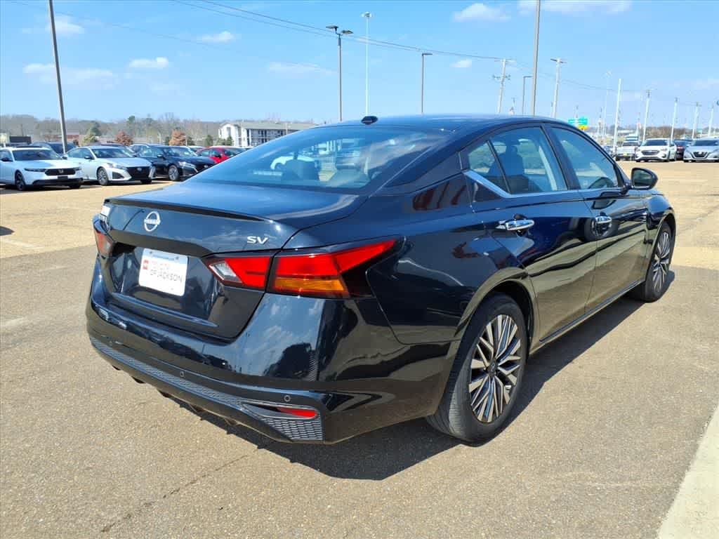 Thumbnail: 2024 Nissan Altima - 5