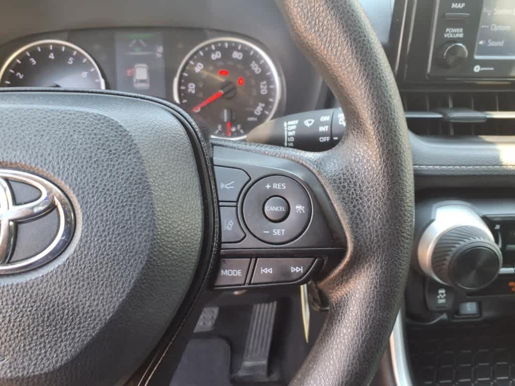 Thumbnail: 2021 Toyota RAV4 - 15