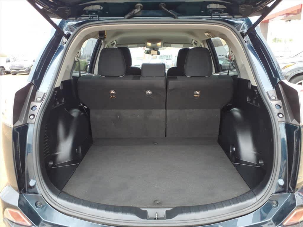 Thumbnail: 2018 Toyota RAV4 - 8