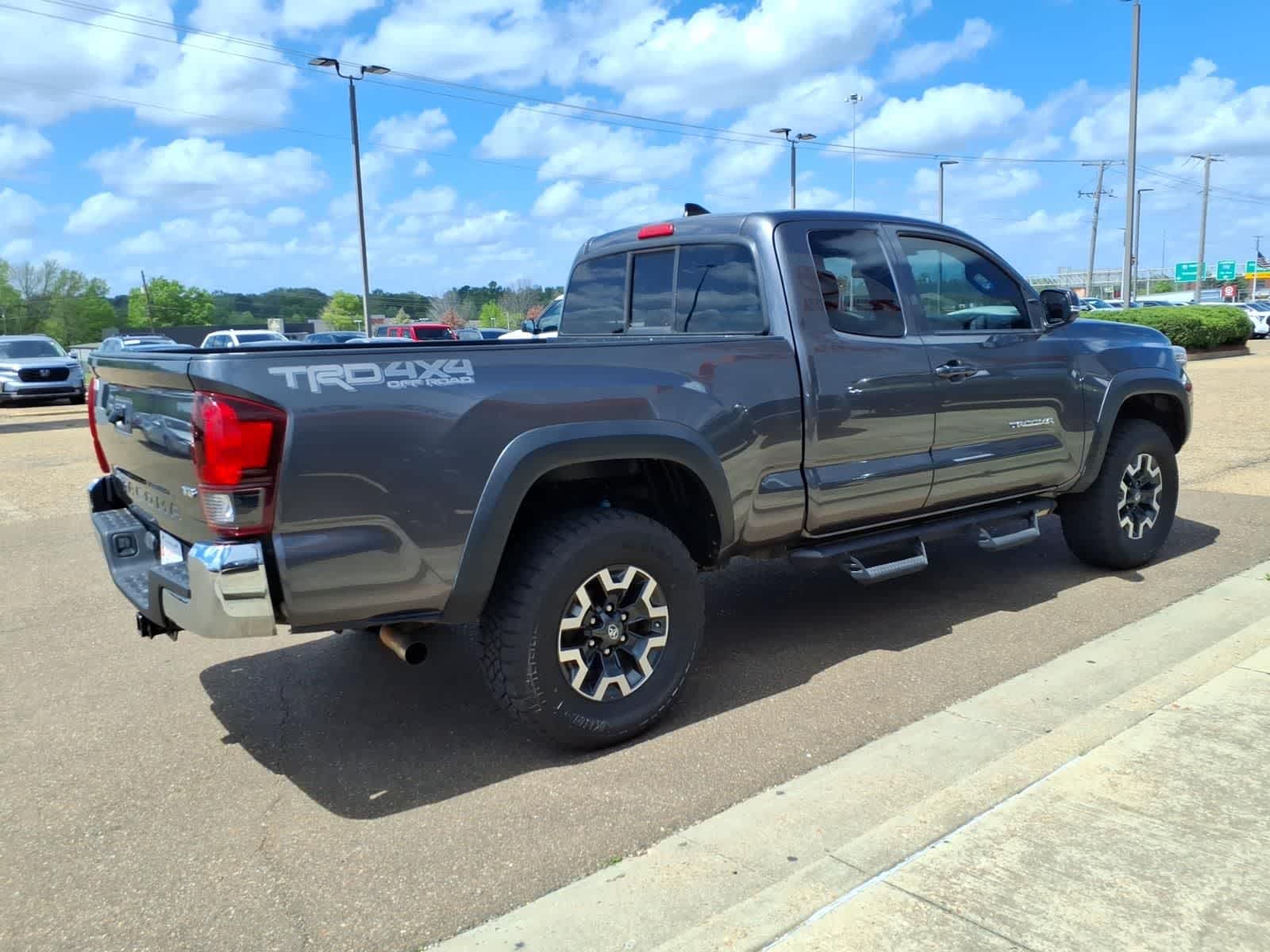 Thumbnail: 2018 Toyota Tacoma - 4