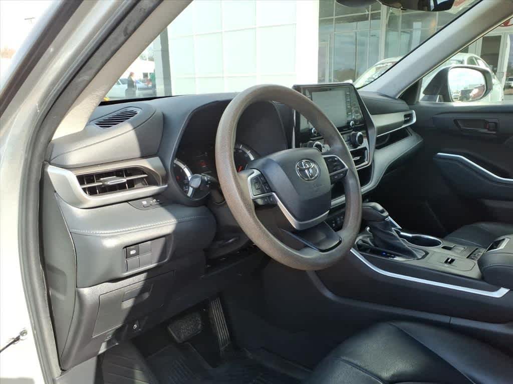 Thumbnail: 2022 Toyota Highlander - 10