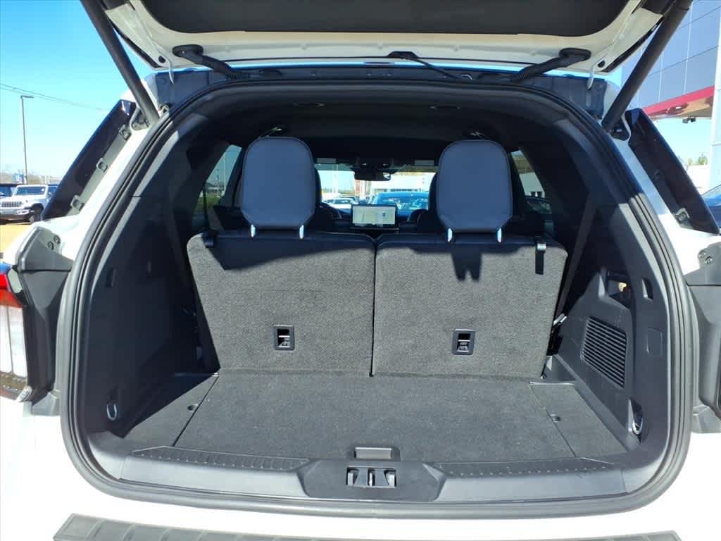 Thumbnail: 2025 Ford Explorer - 8