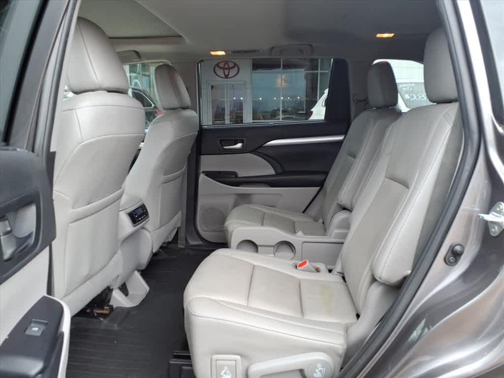 Thumbnail: 2019 Toyota Highlander - 28