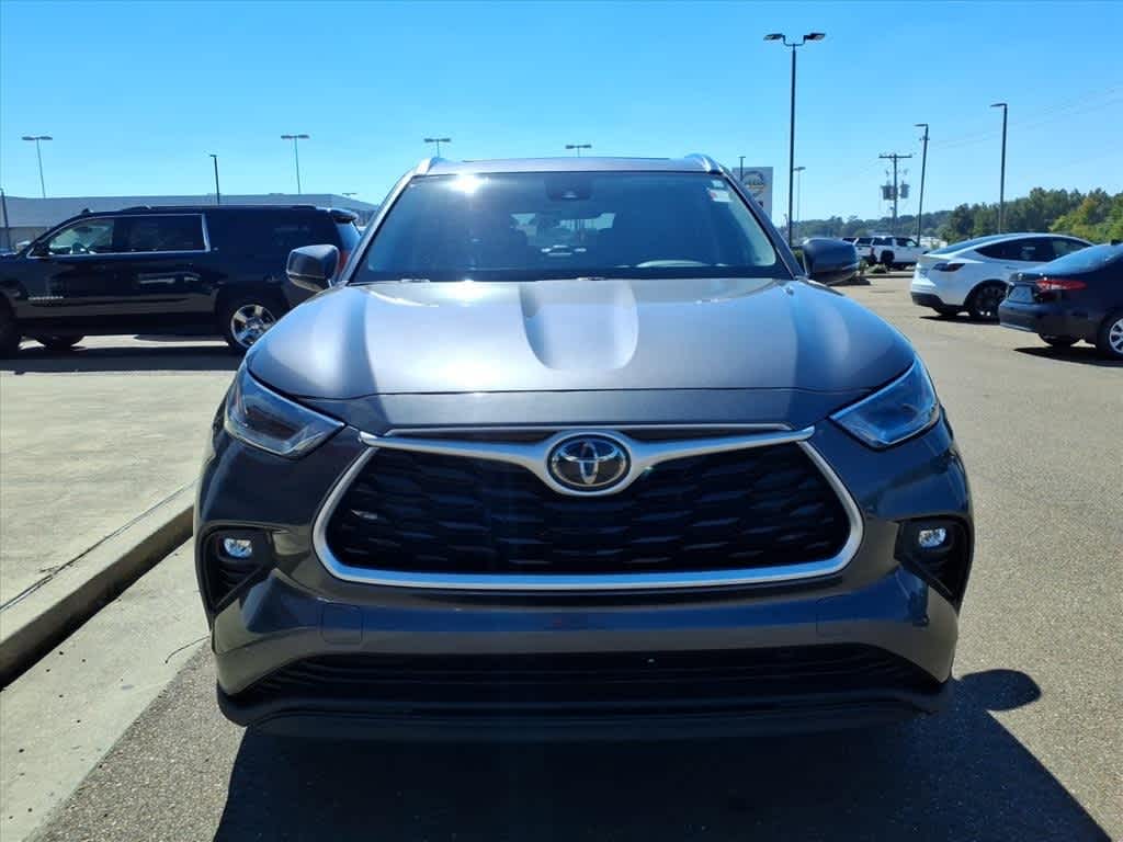 Thumbnail: 2021 Toyota Highlander - 2