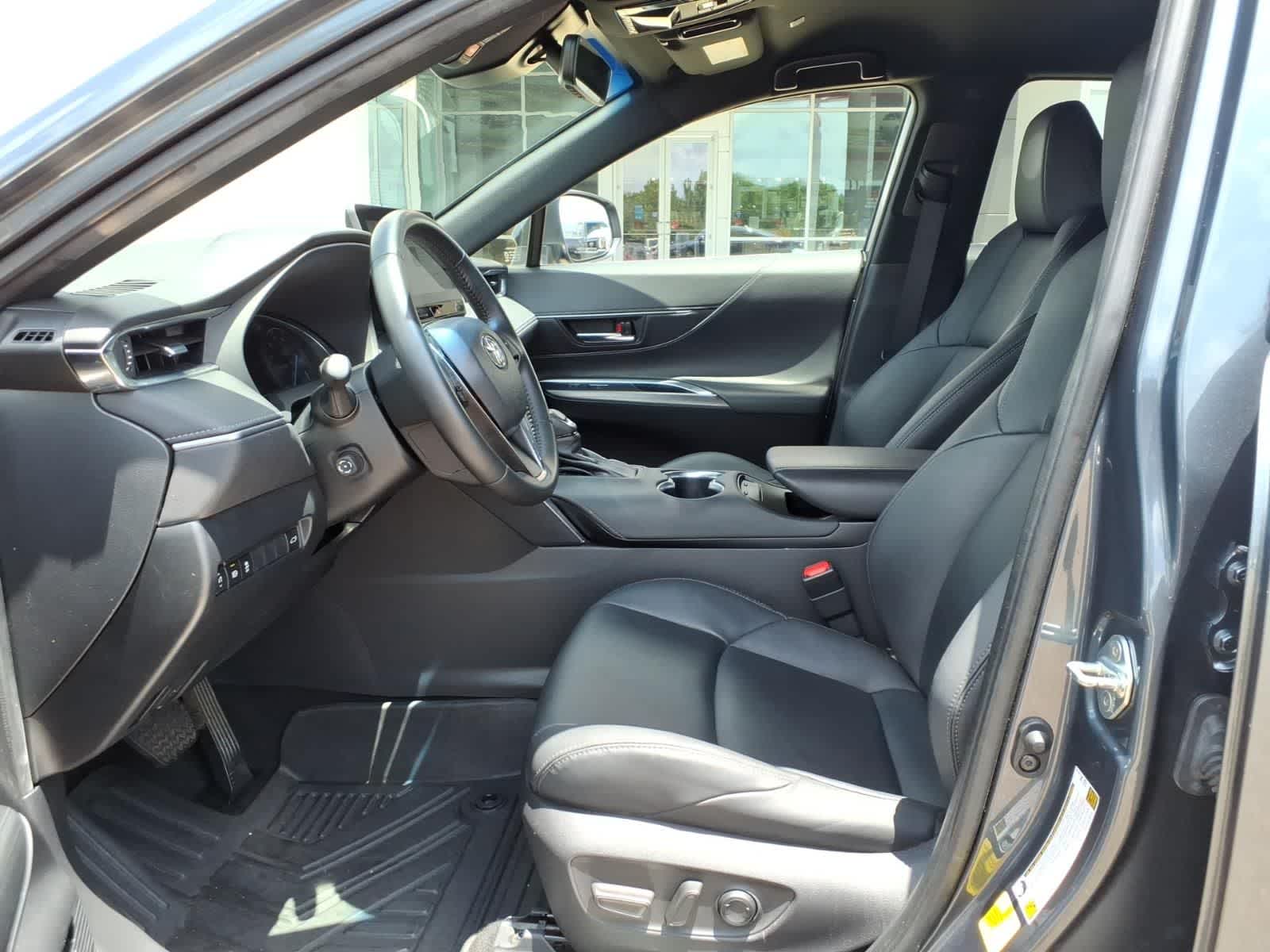 Thumbnail: 2023 Toyota Venza - 25