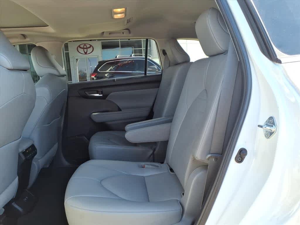 Thumbnail: 2021 Toyota Highlander - 29