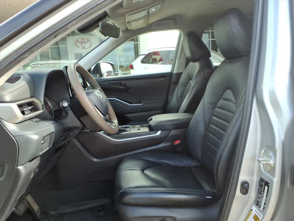 Thumbnail: 2022 Toyota Highlander - 25