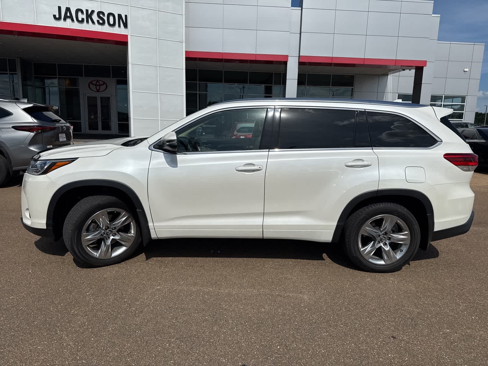 Thumbnail: 2017 Toyota Highlander - 1