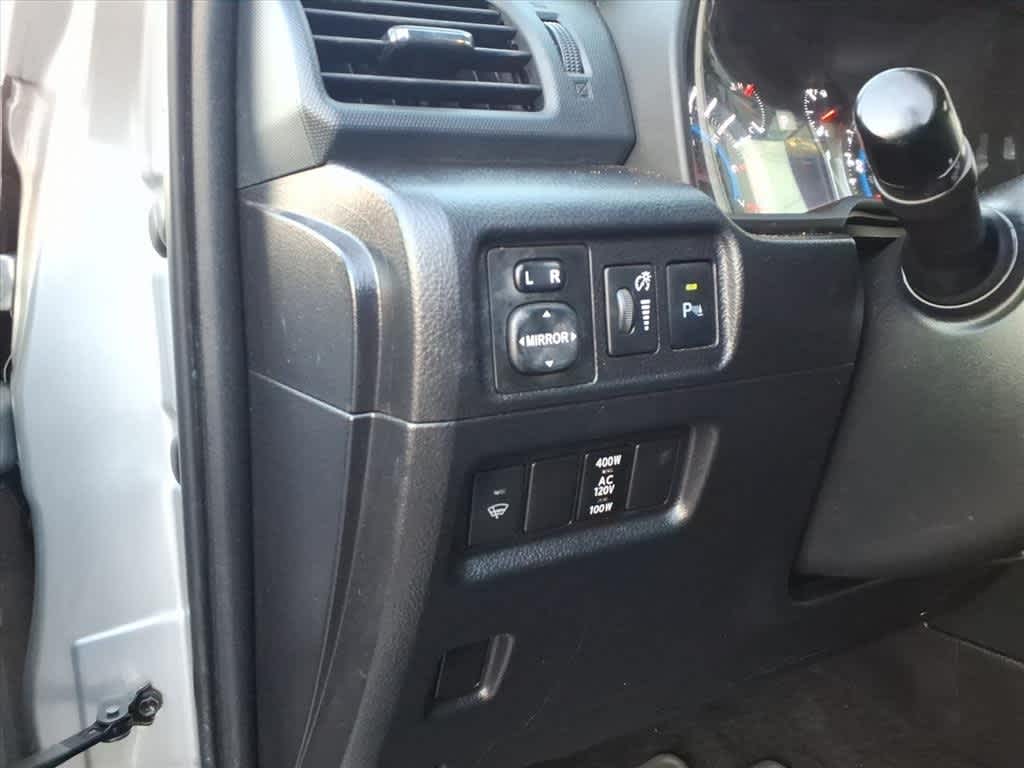 Thumbnail: 2016 Toyota 4Runner - 14