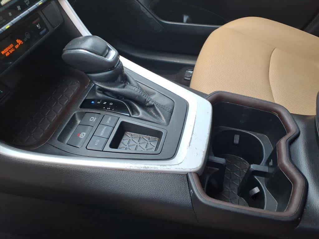 Thumbnail: 2022 Toyota RAV4 - 21