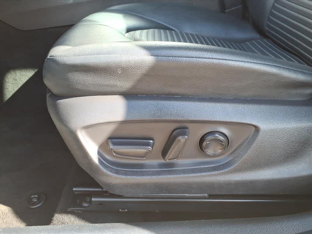 Thumbnail: 2021 Toyota Camry - 11