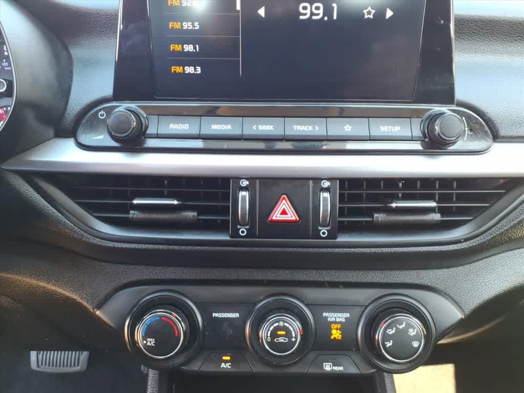 Thumbnail: 2023 Kia Forte - 18