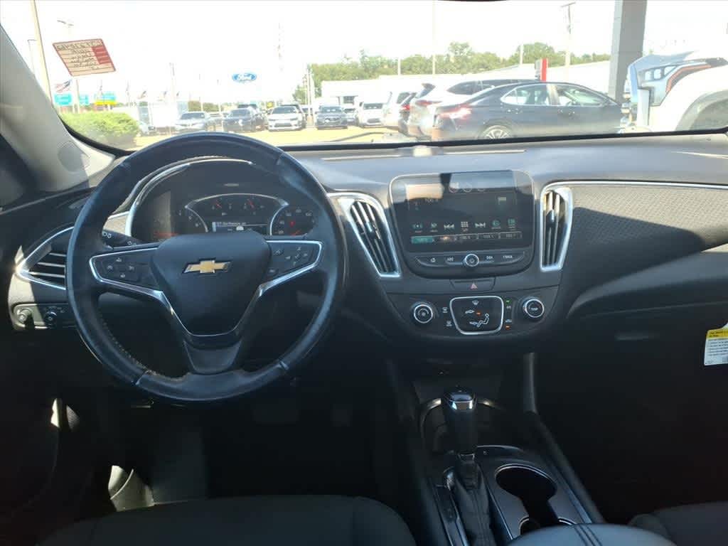 Thumbnail: 2018 Chevrolet Malibu - 9