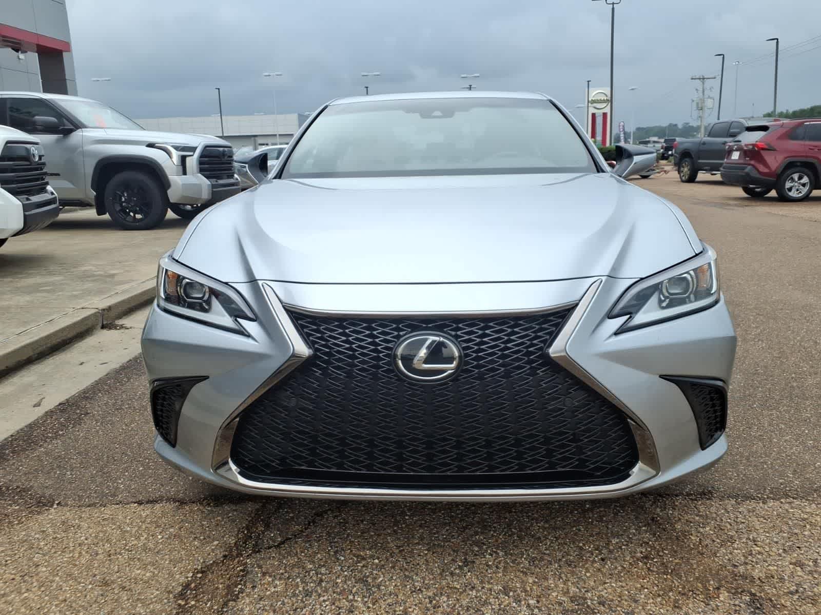 Thumbnail: 2022 Lexus ES - 2