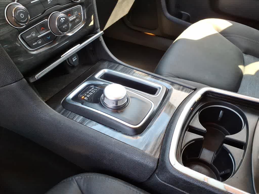 Thumbnail: 2019 Chrysler 300 - 21