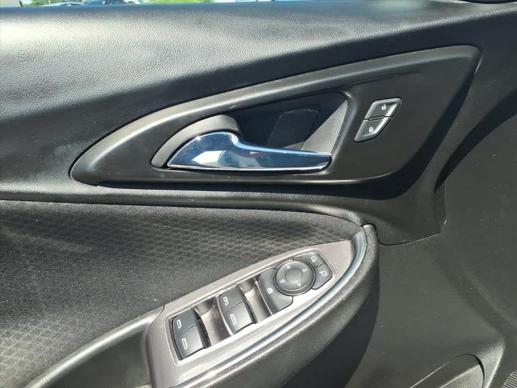Thumbnail: 2018 Chevrolet Malibu - 12