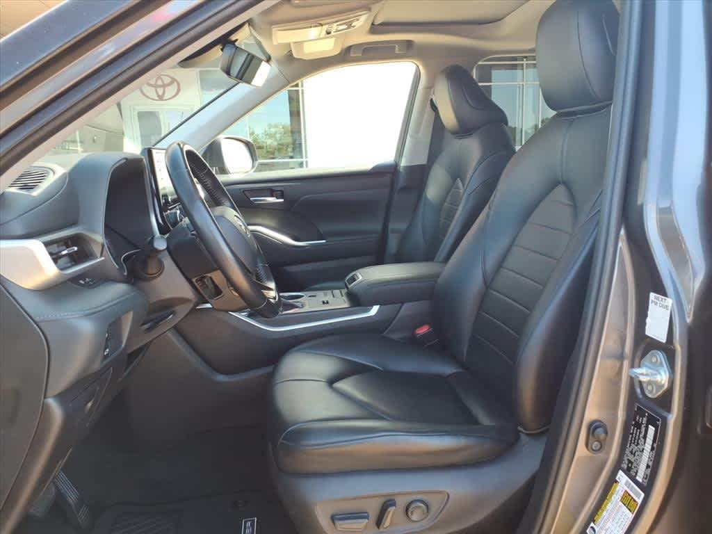 Thumbnail: 2021 Toyota Highlander - 26