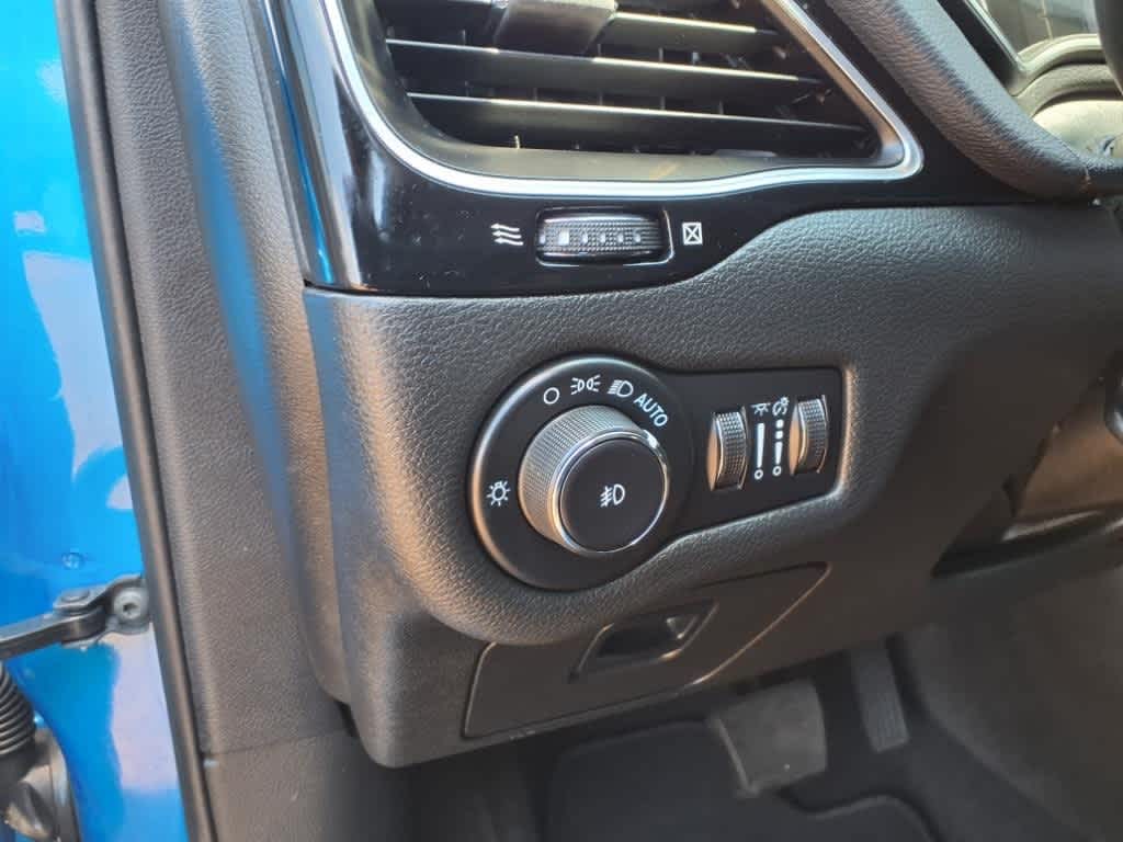 Thumbnail: 2021 Jeep Cherokee - 13