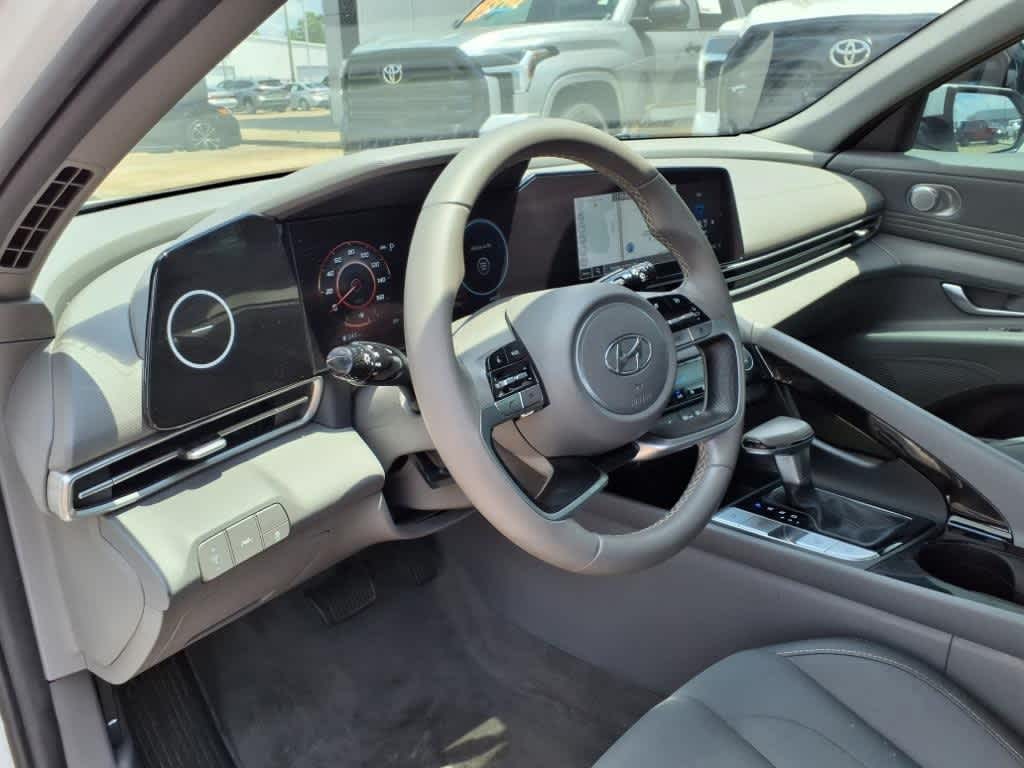 Thumbnail: 2023 Hyundai Elantra - 10
