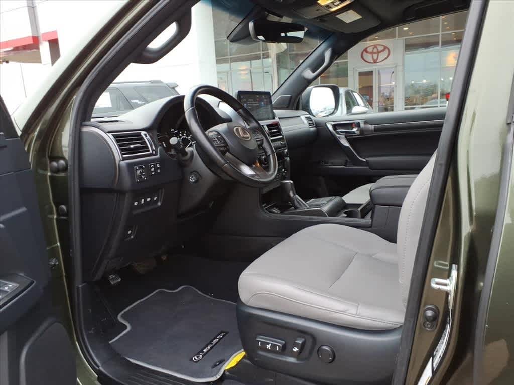 Thumbnail: 2023 Lexus GX - 27