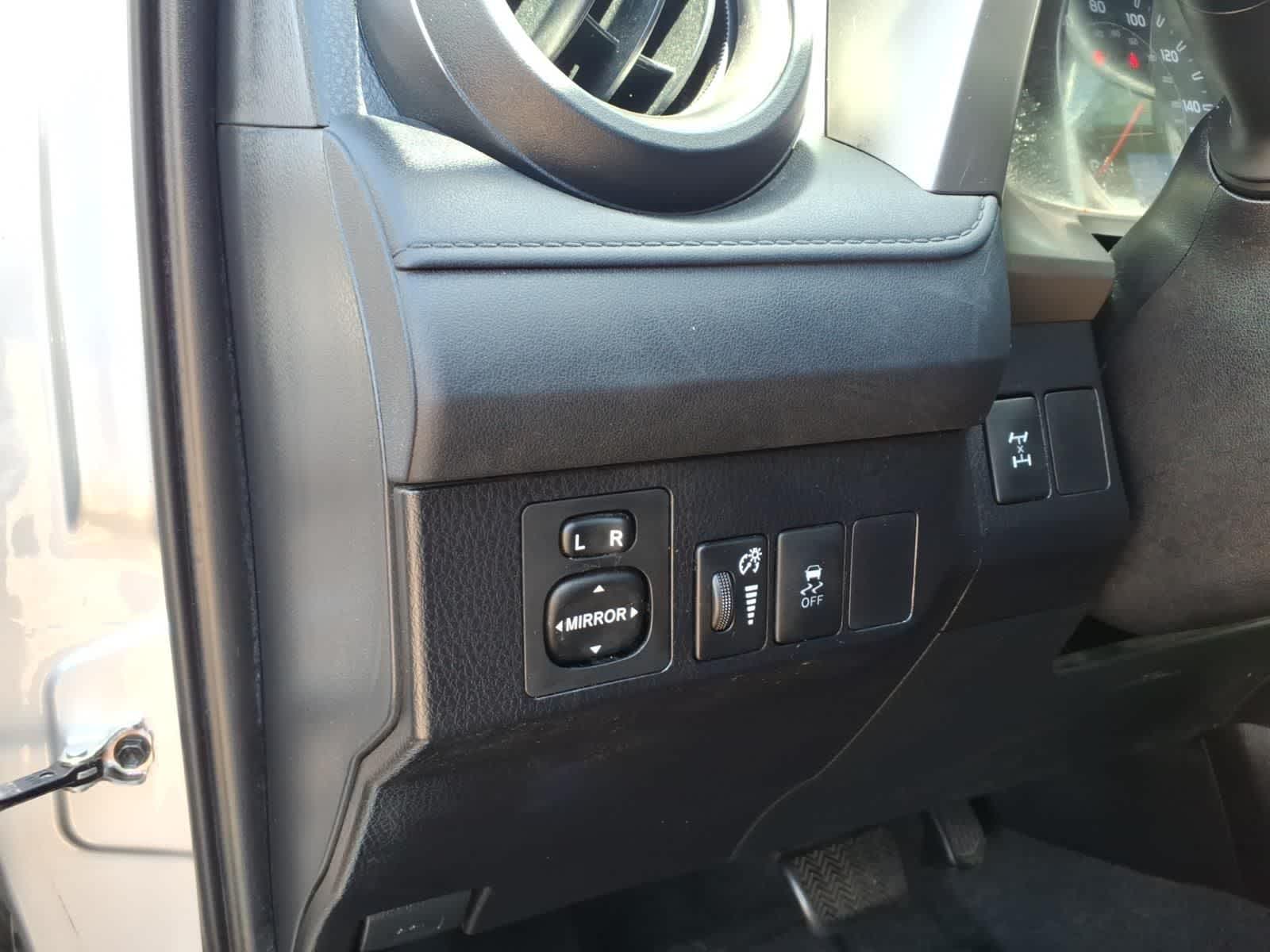 Thumbnail: 2015 Toyota RAV4 - 13