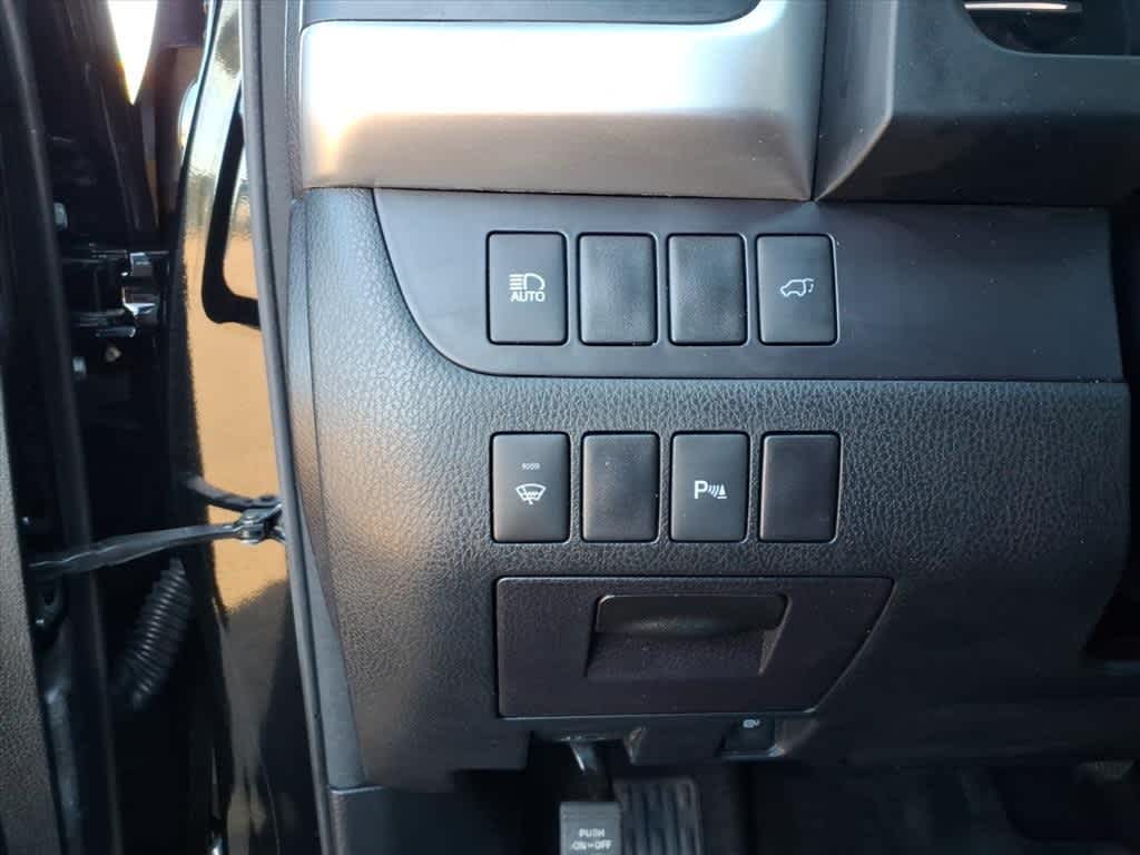 Thumbnail: 2018 Toyota Highlander - 14