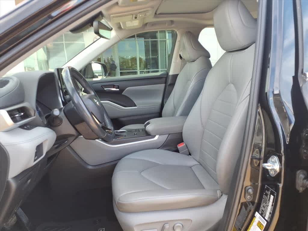 Thumbnail: 2020 Toyota Highlander - 26