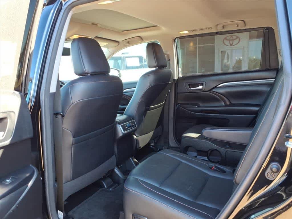Thumbnail: 2018 Toyota Highlander - 29