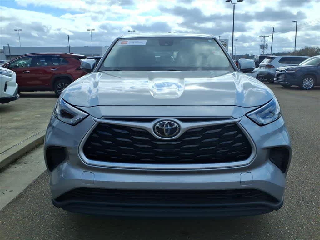 Thumbnail: 2022 Toyota Highlander - 2