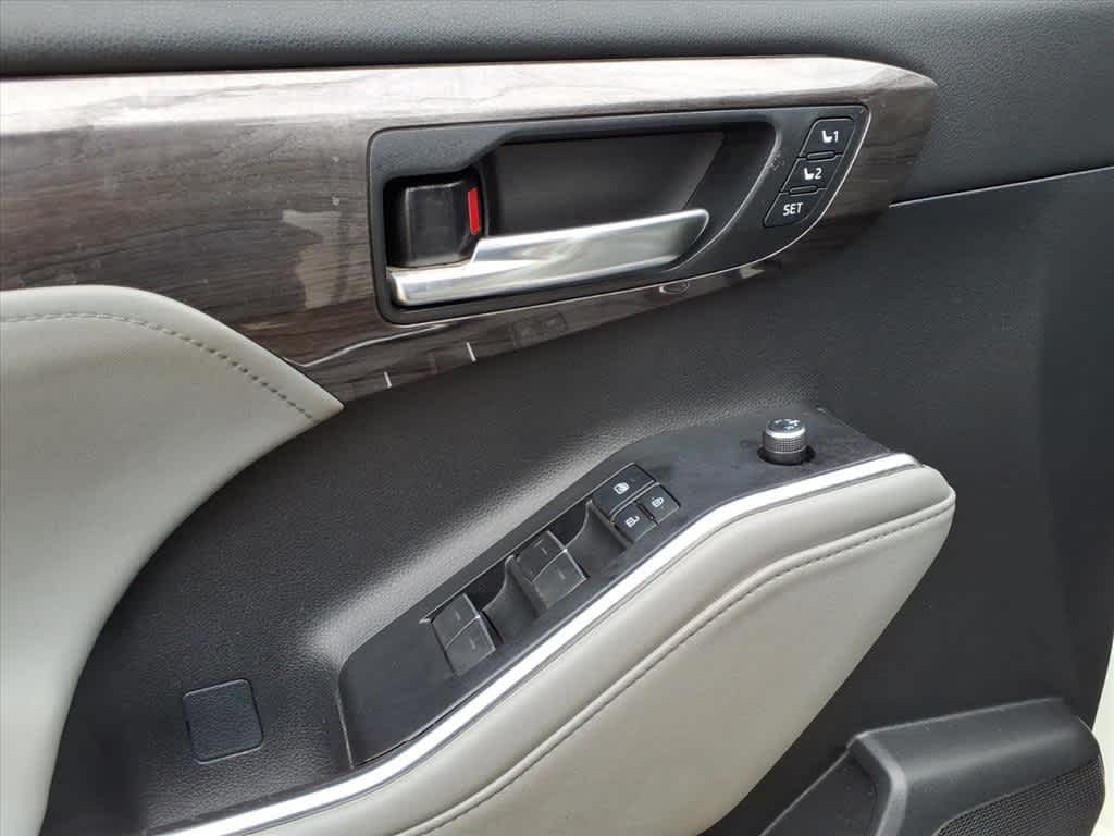 Thumbnail: 2021 Toyota Highlander - 13