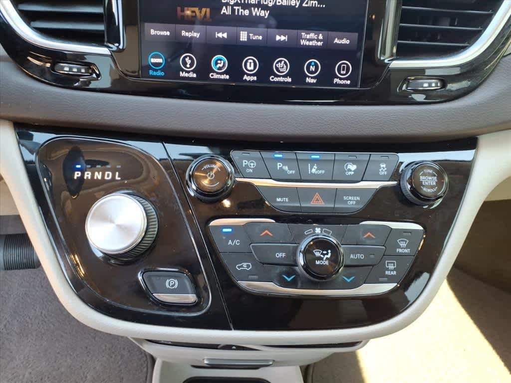 Thumbnail: 2019 Chrysler Pacifica - 20