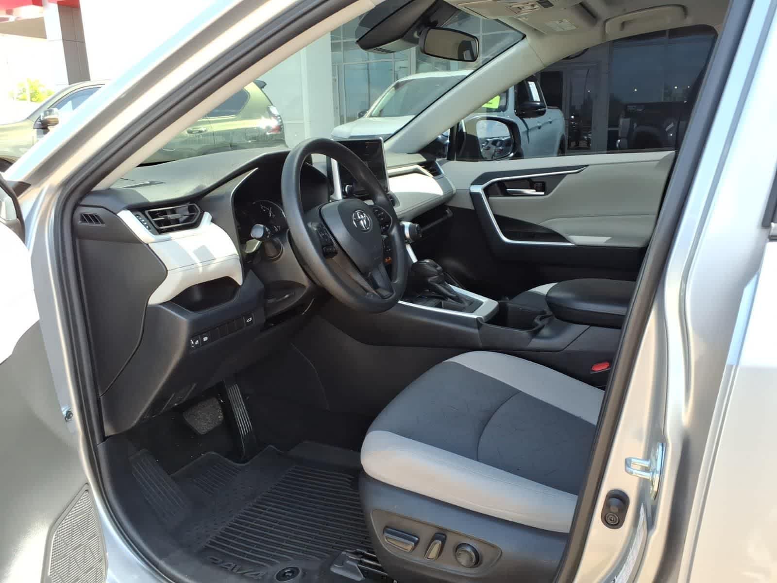 Thumbnail: 2023 Toyota RAV4 - 27