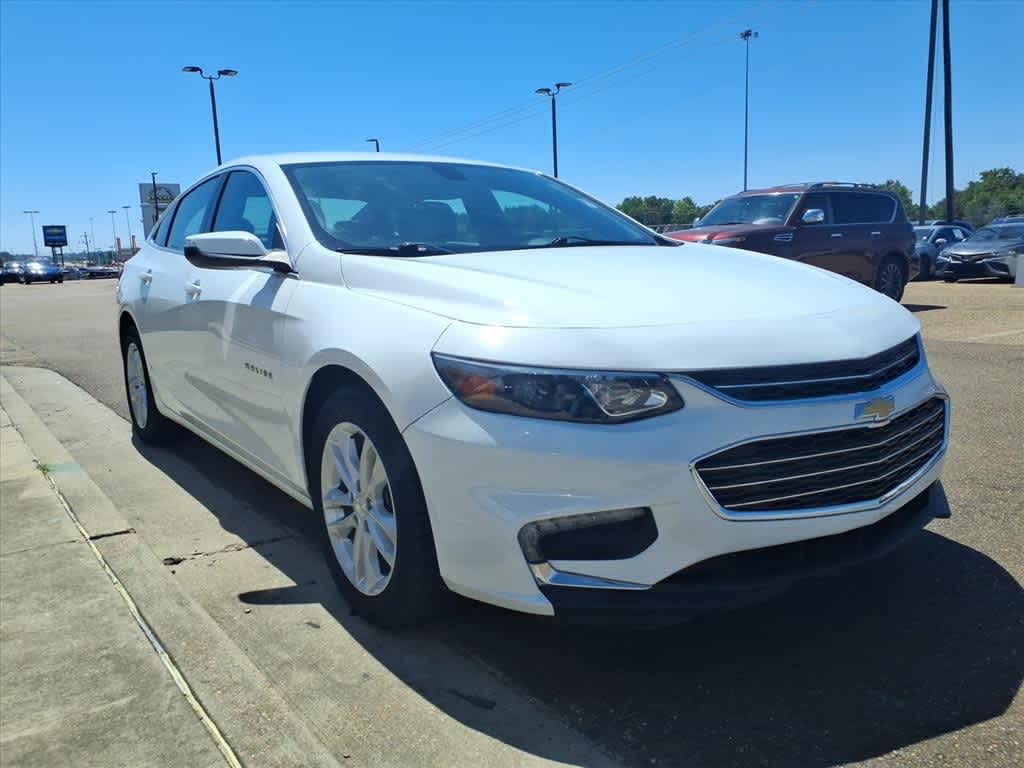 Thumbnail: 2018 Chevrolet Malibu - 3