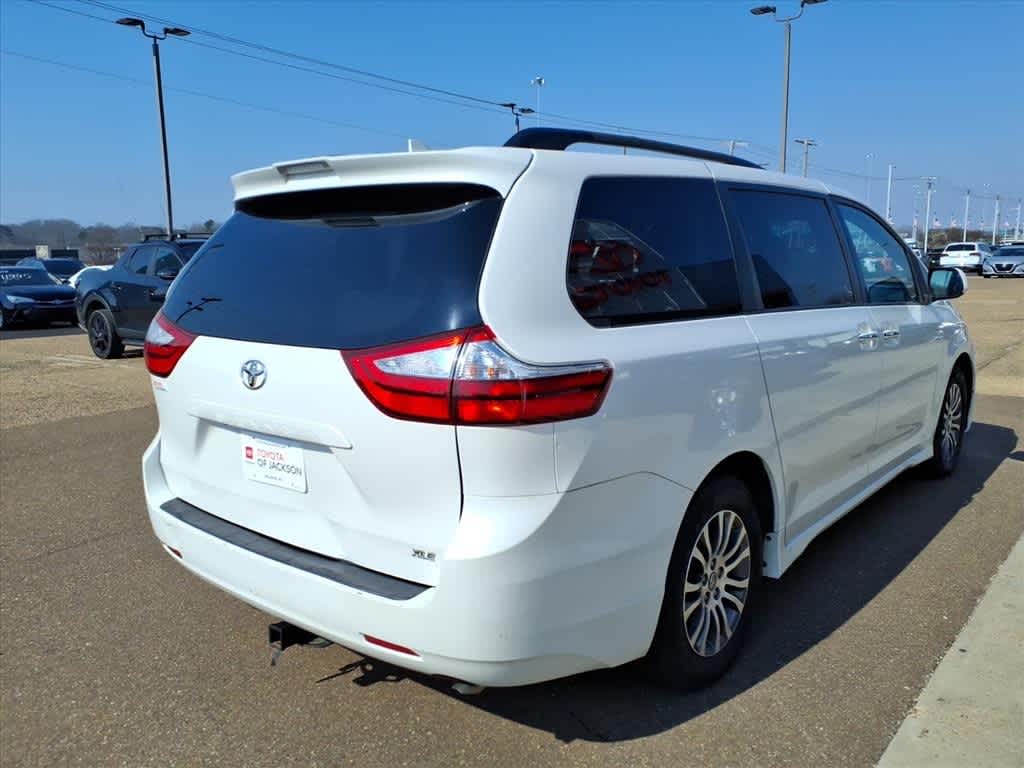 Thumbnail: 2019 Toyota Sienna - 5