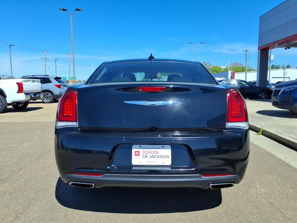 Thumbnail: 2019 Chrysler 300 - 6