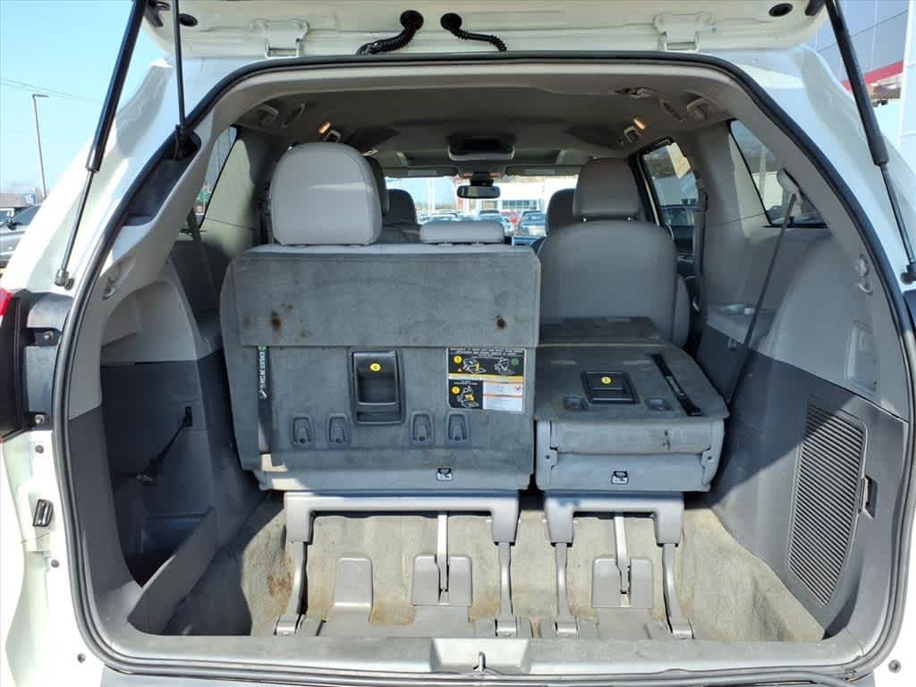 Thumbnail: 2019 Toyota Sienna - 8