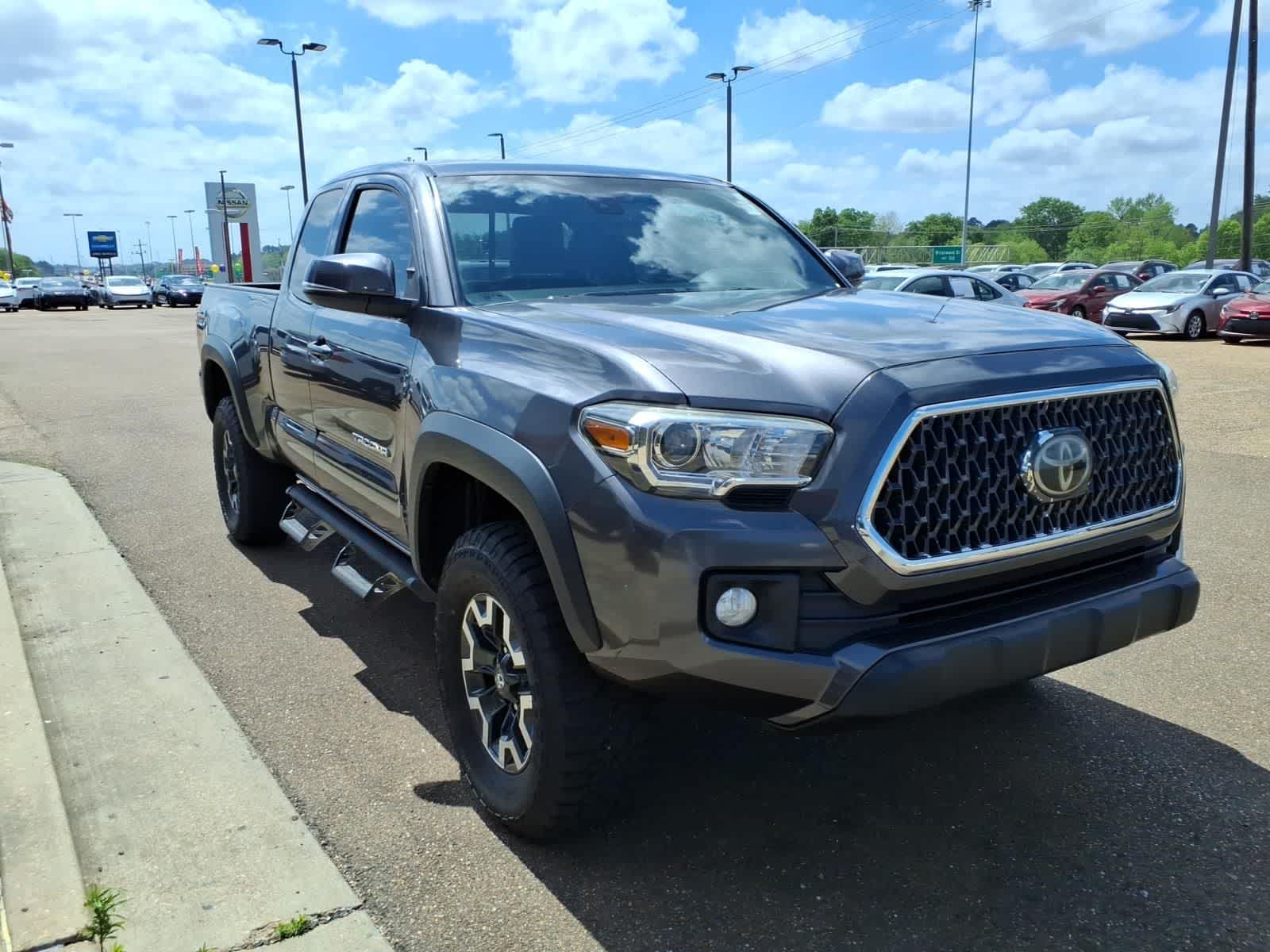 Thumbnail: 2018 Toyota Tacoma - 3