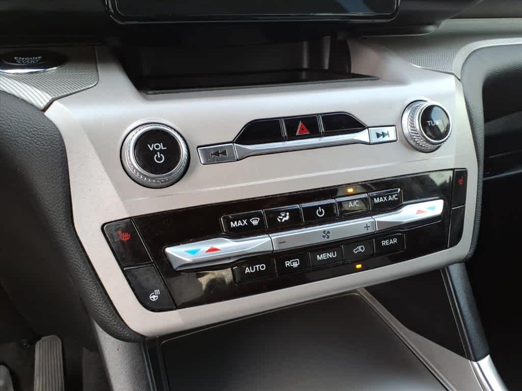 Thumbnail: 2024 Ford Explorer - 20