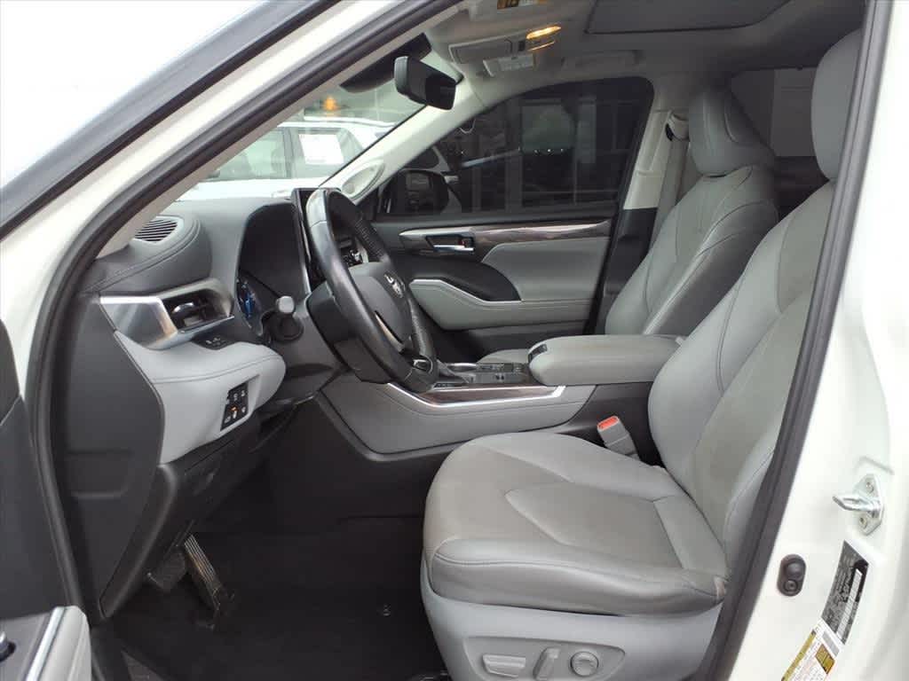 Thumbnail: 2021 Toyota Highlander - 25